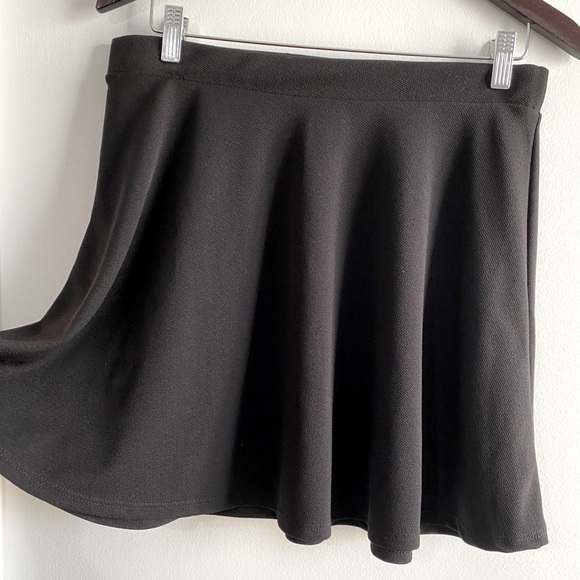 Black Mini Skirt - Picture 1 of 3